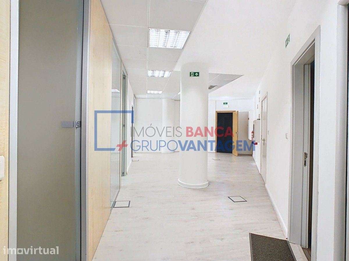 Escritório com 153m2 na Av. Columbano Bordalo Pinheiro - Grande imagem: 5/21