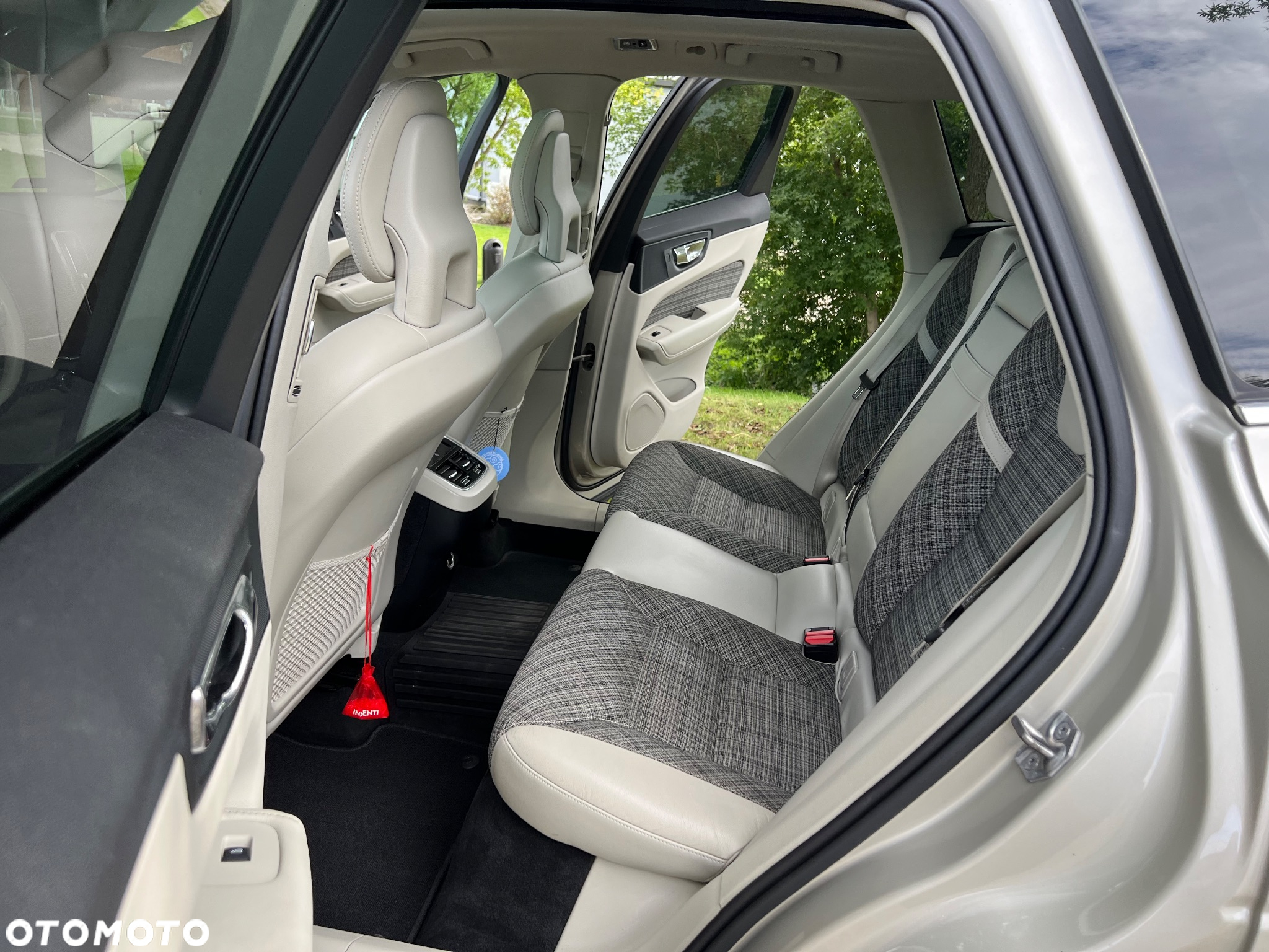 Volvo XC 60 D4 AWD Geartronic Momentum - 26