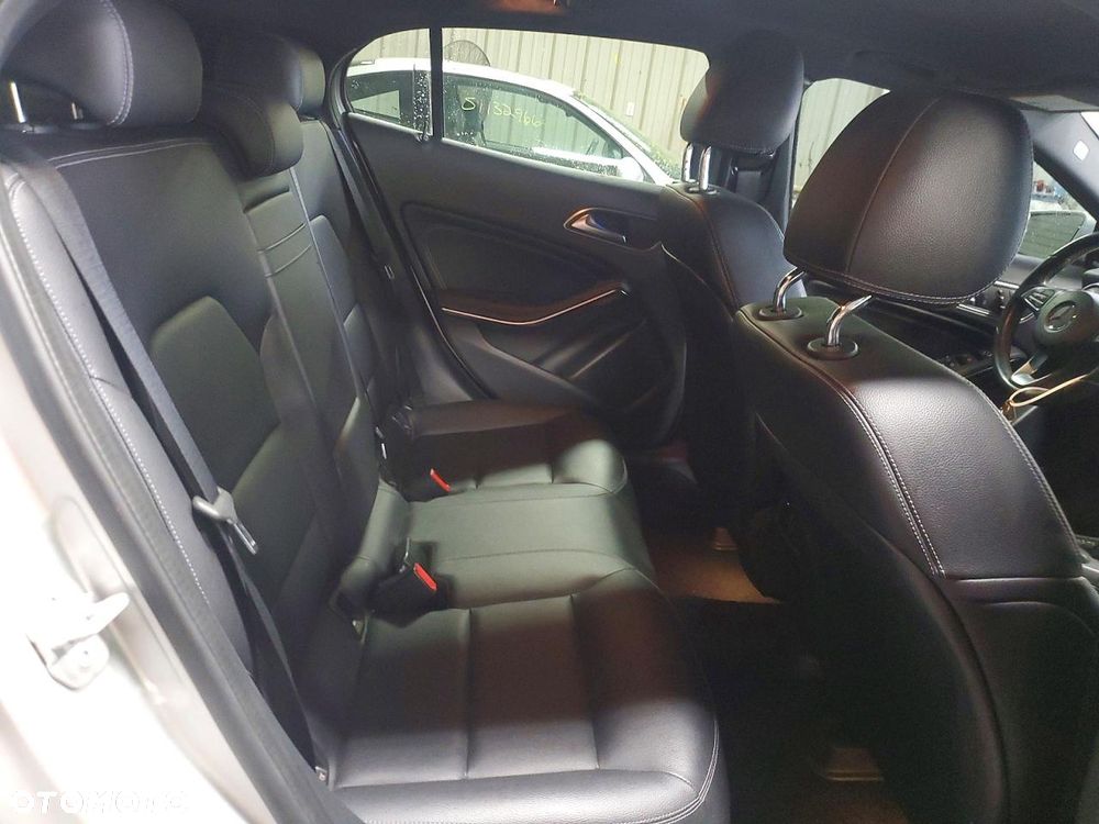 Mercedes-Benz GLA 250 4Matic 7G-DCT - 9