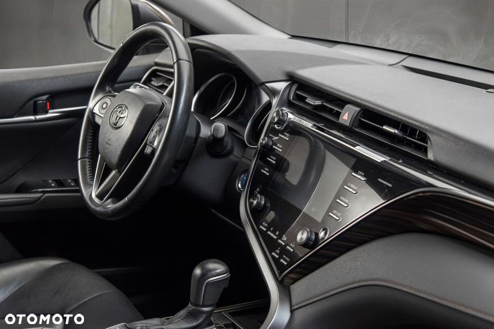 Toyota Camry 2.5 Hybrid Executive CVT - 17