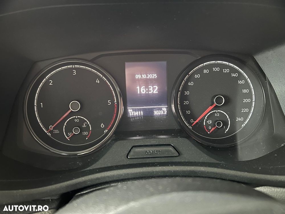 Volkswagen Transporter T6 DSG Lang - 14