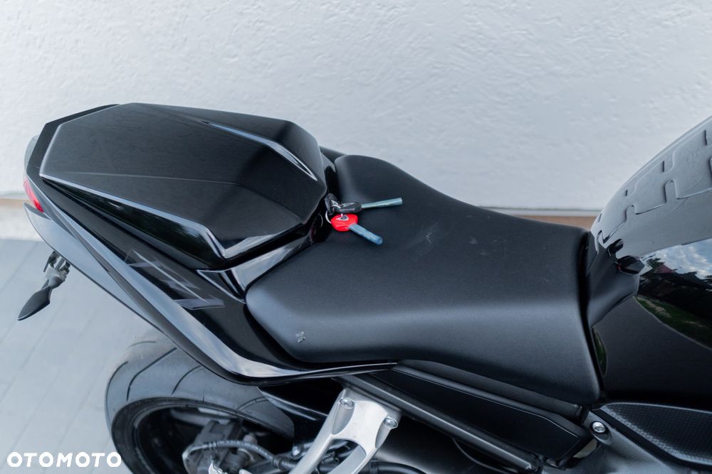 Yamaha FZ - 21