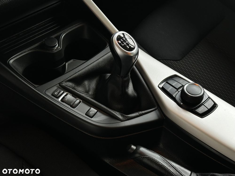 BMW Seria 1 116i - 25