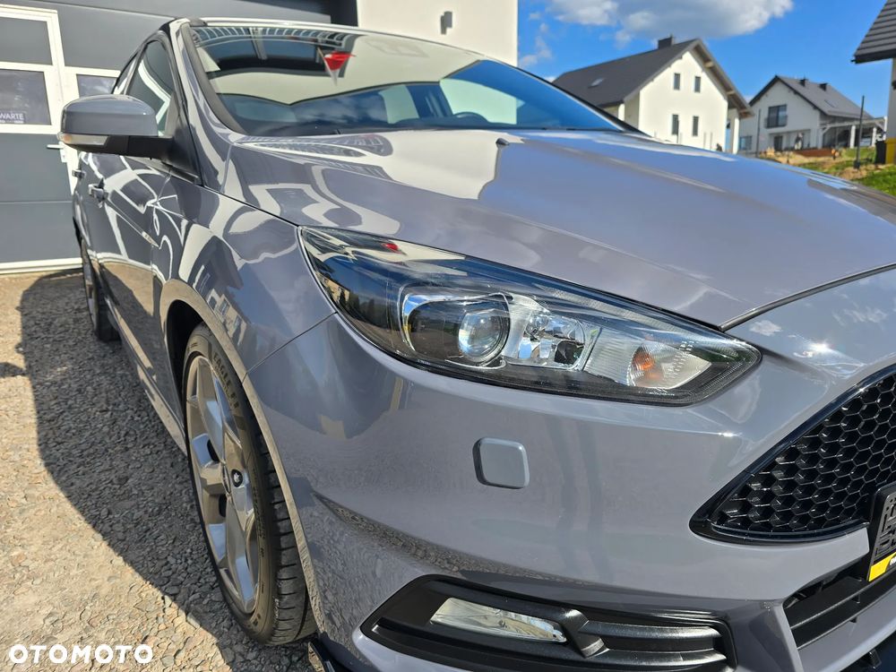 Ford Focus 2.0 EcoBoost ST mit Leder-Exclusiv-Paket - 15