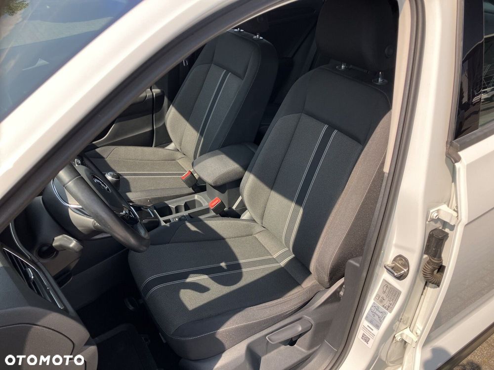 Volkswagen T-Roc - 11