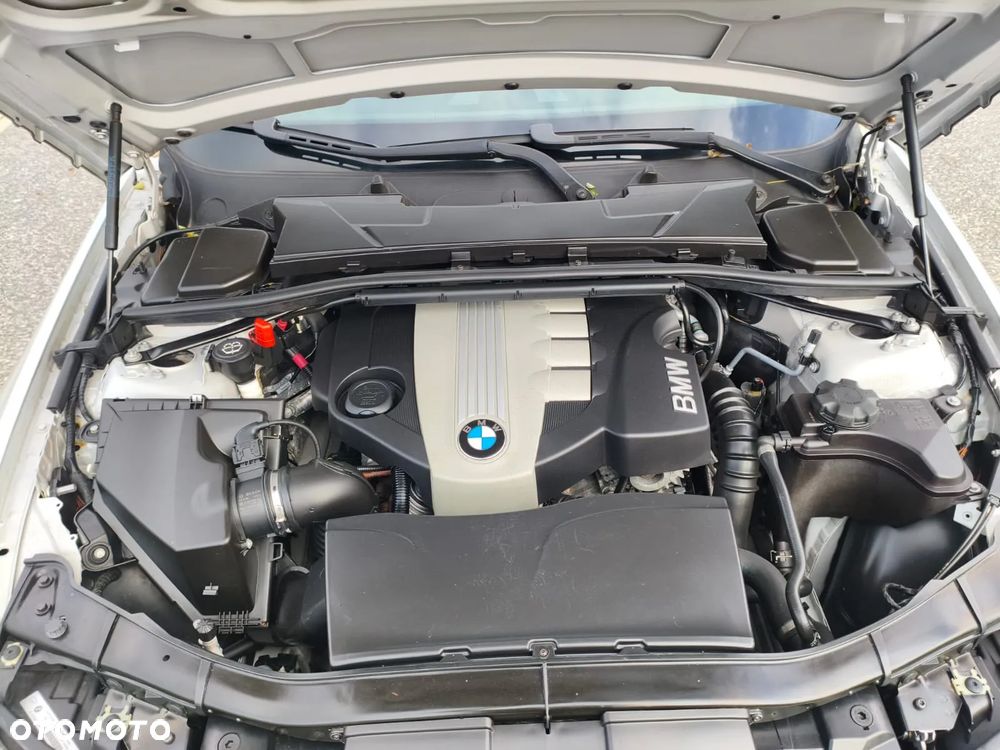 BMW Seria 3 320d DPF Touring - 33