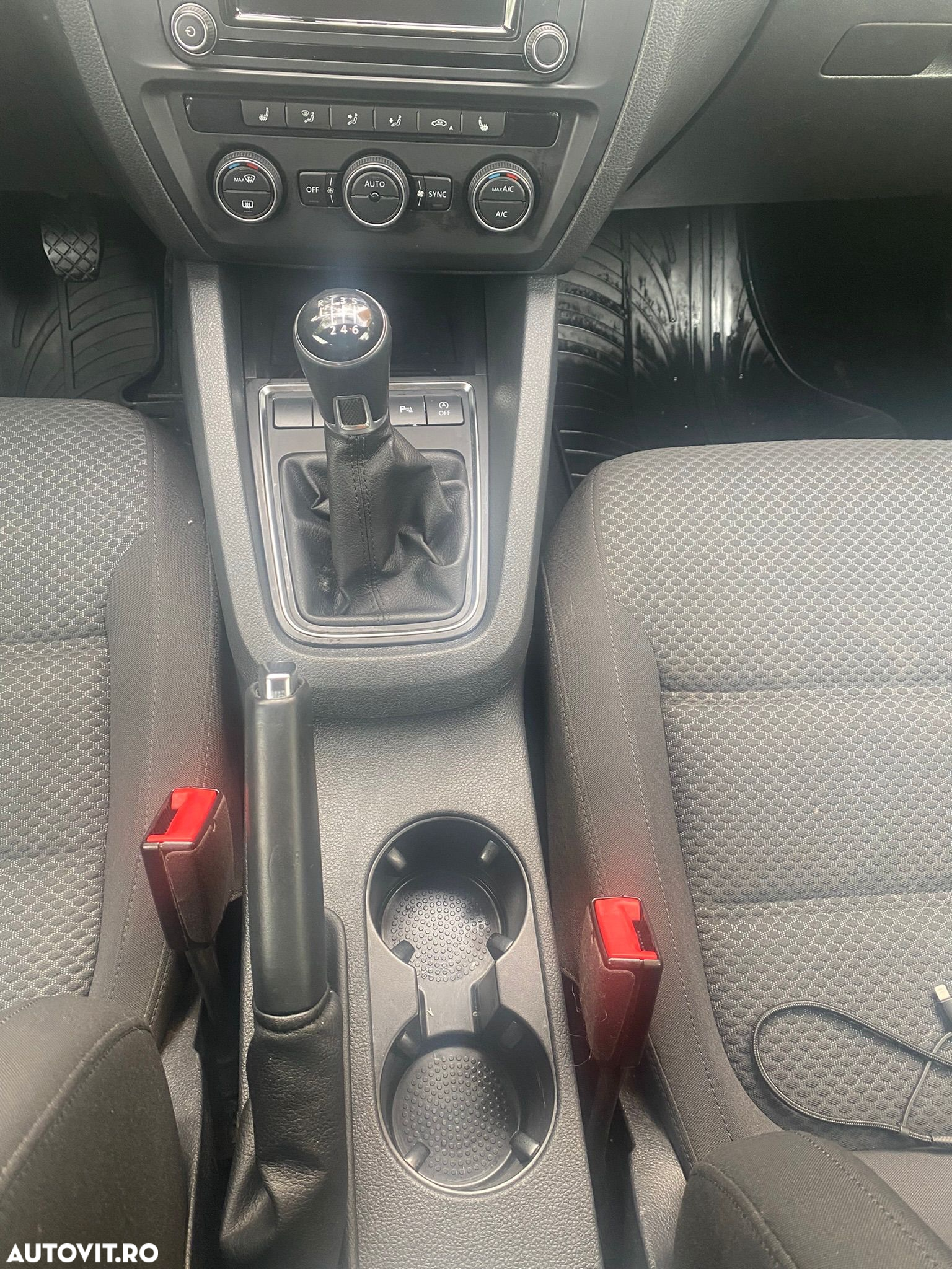 Volkswagen Jetta - 5