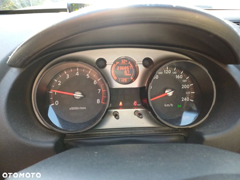 Nissan Qashqai+2 2.0 acenta - 31