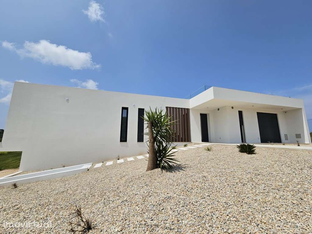 Moradia com 1,8 hectares de terreno e vistas deslumbrantes - Grande imagem: 3/37