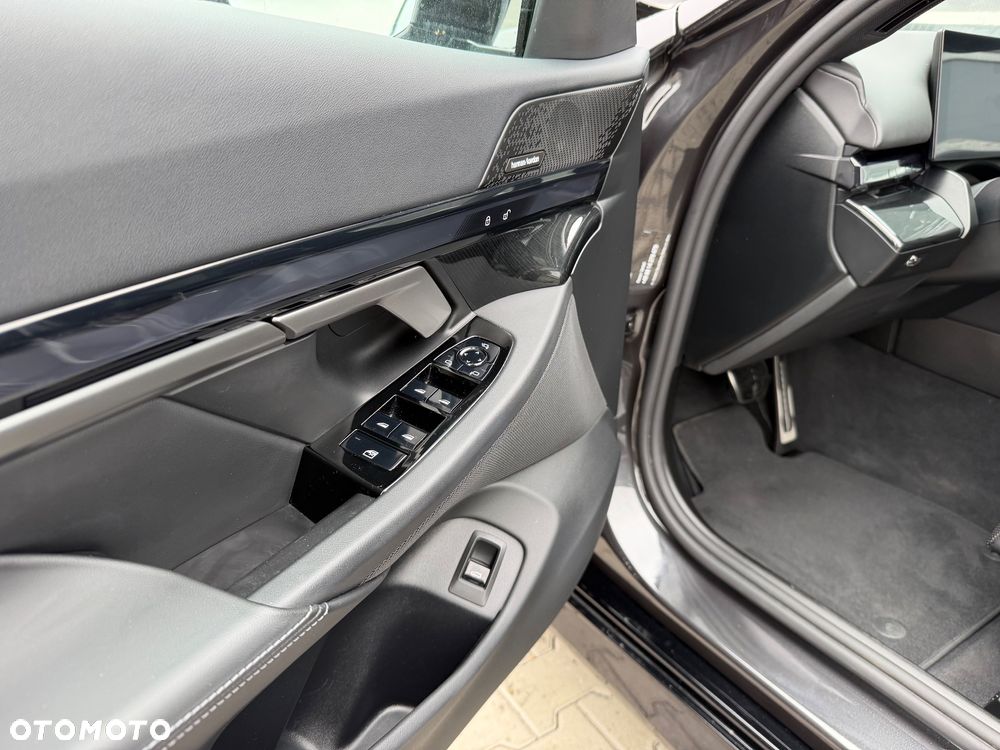 BMW Seria 5 520d xDrive - 10