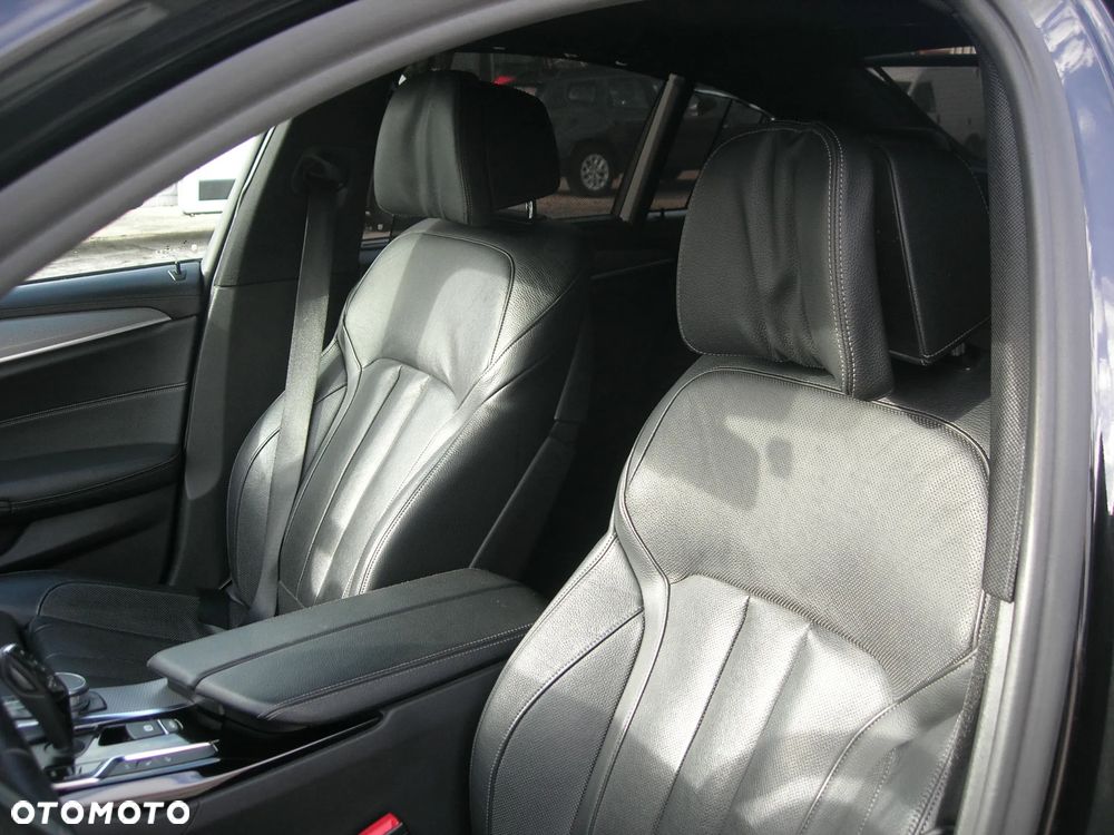 BMW Seria 5 530e iPerformance M Sport sport - 15