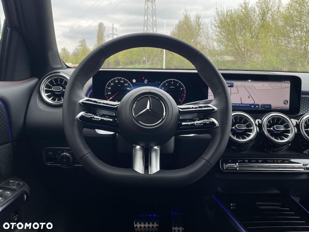 Mercedes-Benz GLB - 12