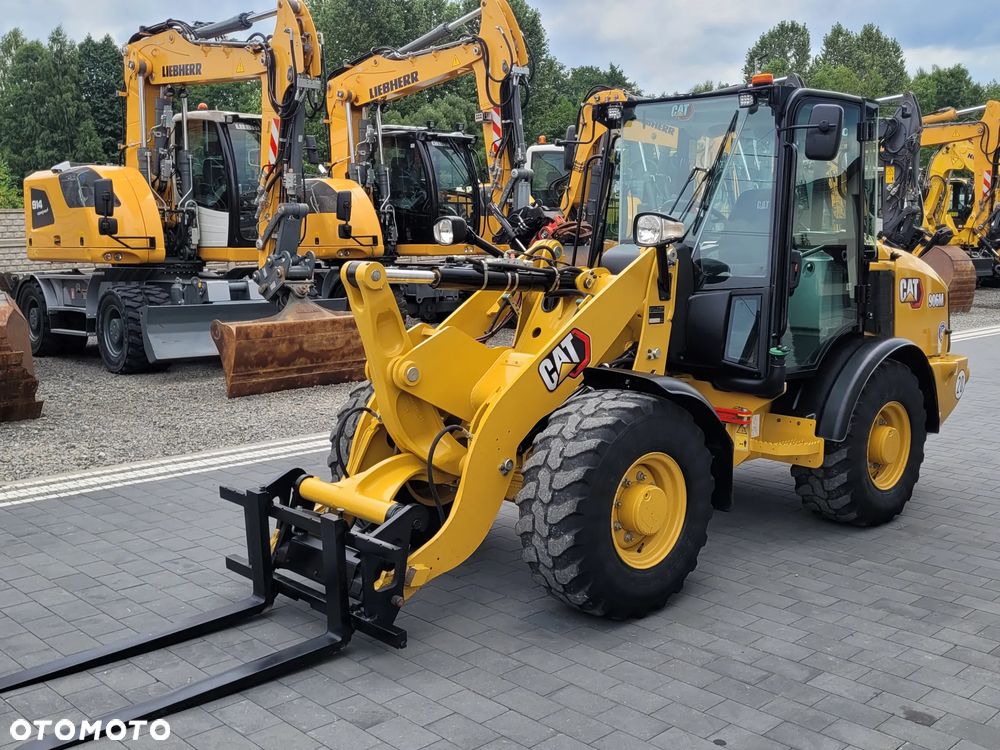 Caterpillar 906M / nowy model 2022r. / łyżka otwierana + widły / SUPER STAN - 10