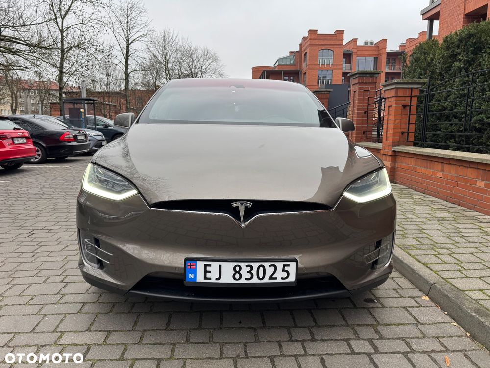 Tesla Model X - 2
