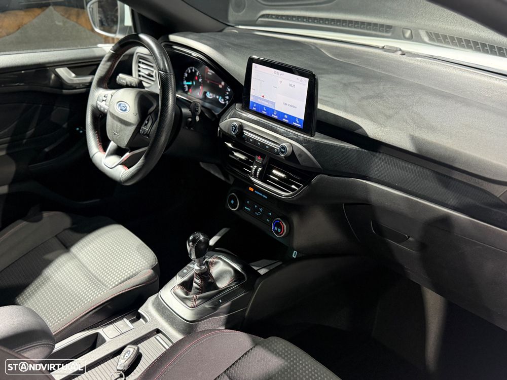 Ford Focus 1.0 EcoBoost ST-Line - 36