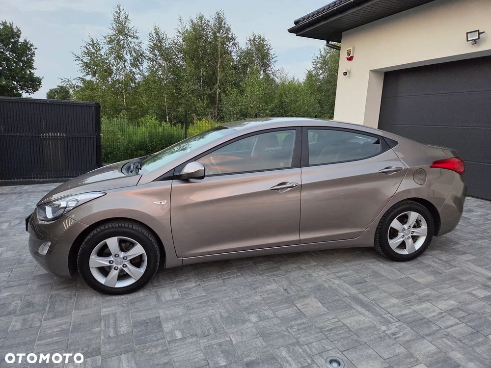 Hyundai Elantra 1.6 Comfort - 17