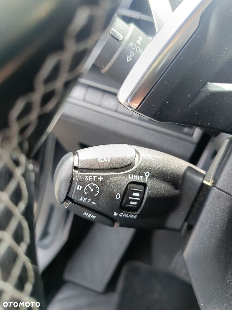 Peugeot 5008 1.6 PureTech Allure S&S EAT8 - 22