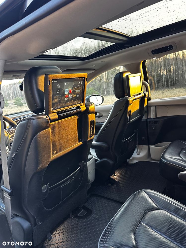 Chrysler Pacifica - 17