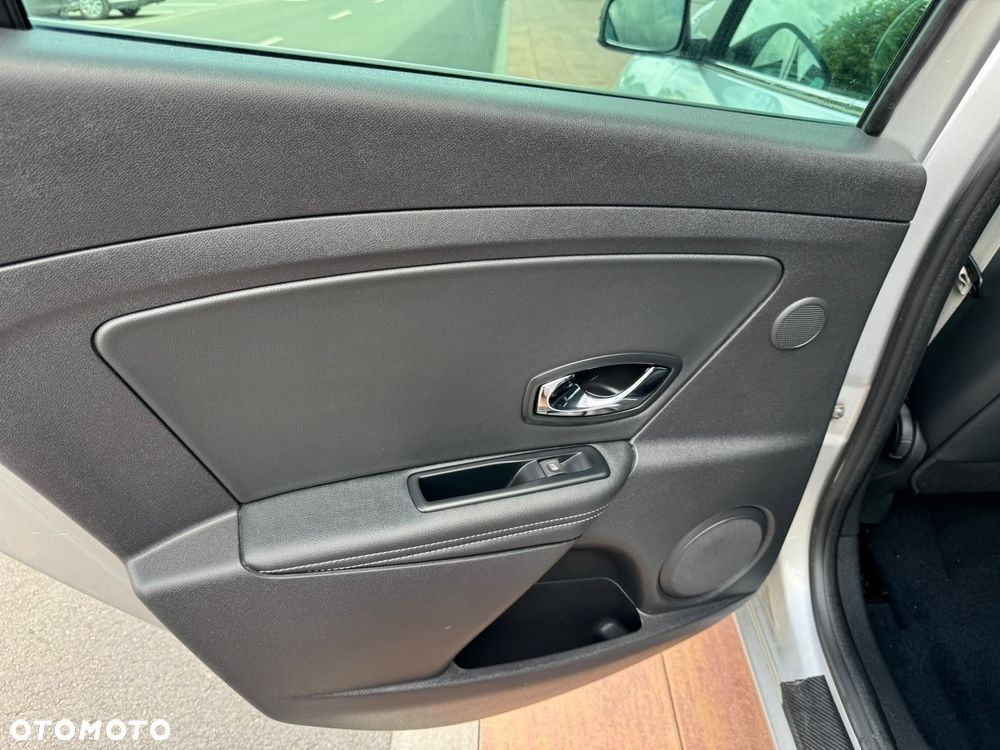 Renault Megane ENERGY TCe 130 BOSE EDITION - 17