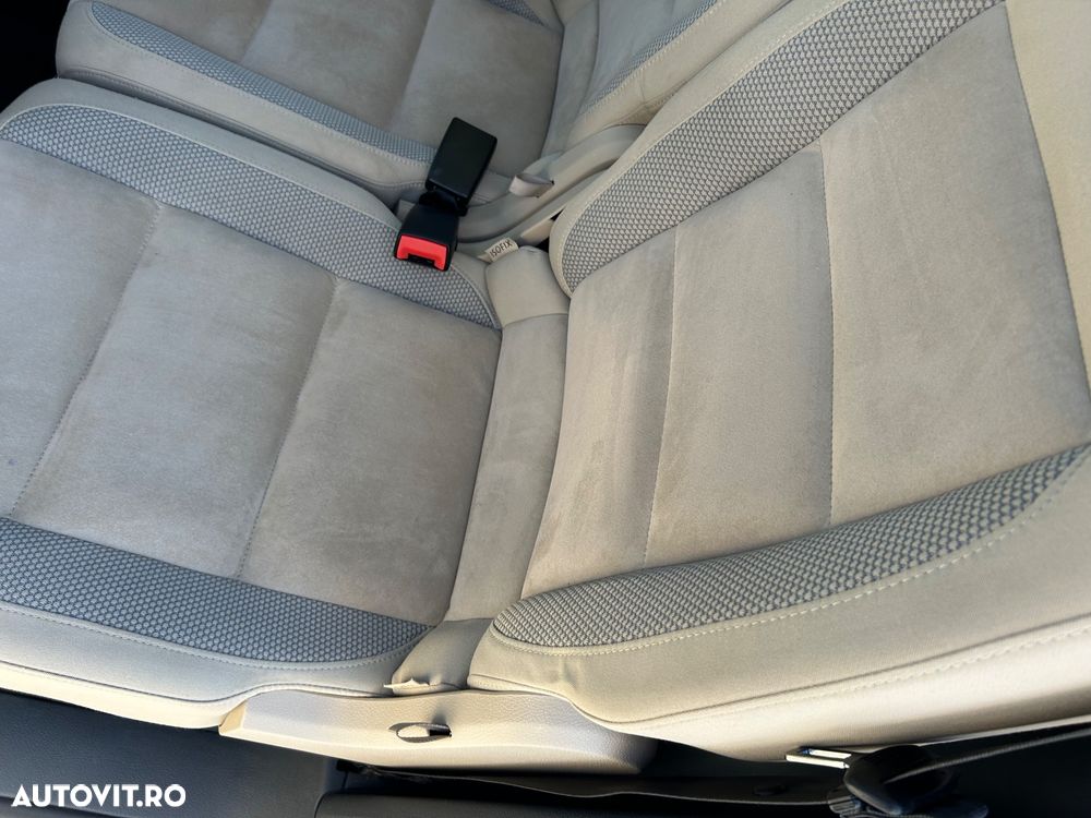 Volkswagen Touran 1.6 TDI DSG Highline - 18