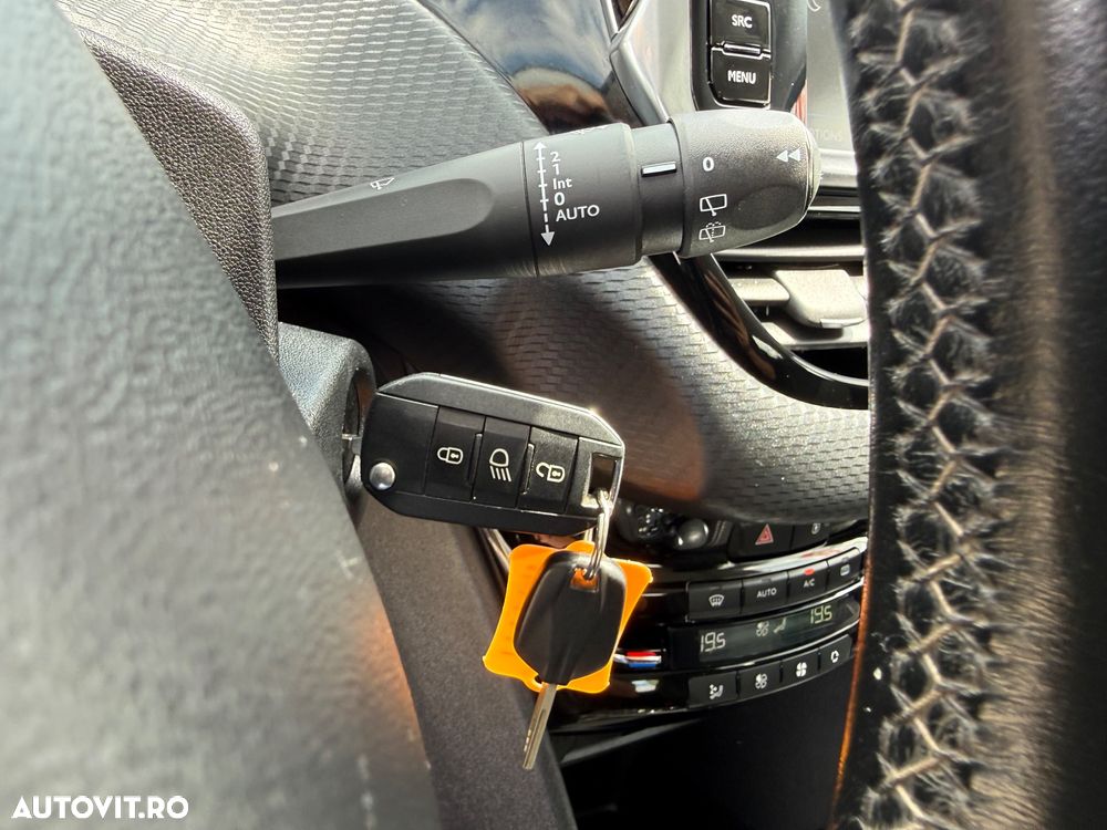Peugeot 208 1.2 L PureTech Turbo S&S EAT6 Allure - 24