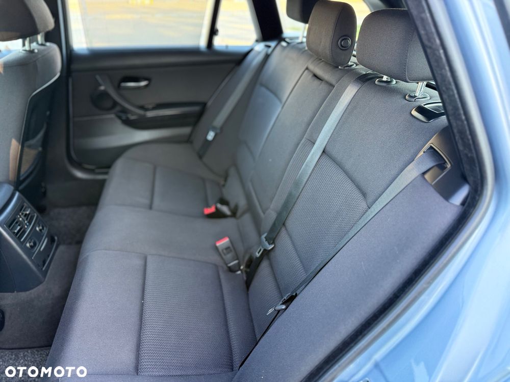 BMW Seria 3 318i - 21