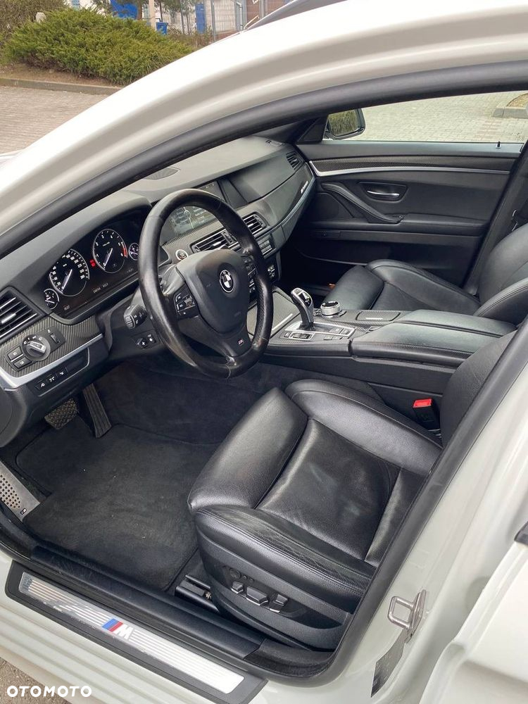 BMW Seria 5 525d xDrive - 9