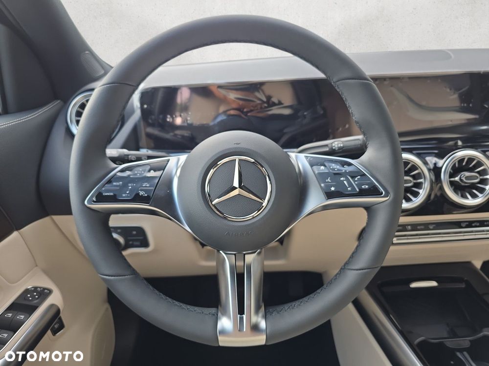 Mercedes-Benz GLA - 14