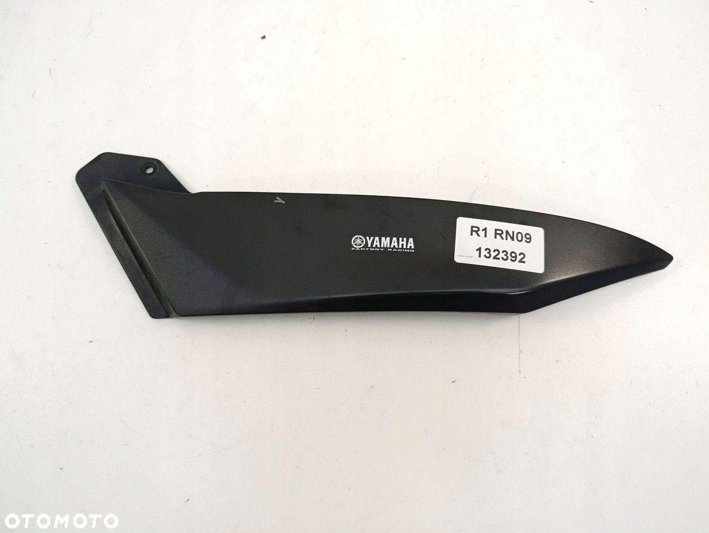 YAMAHA R1 RN09 WYPEŁNIENIE PRAWE - 1