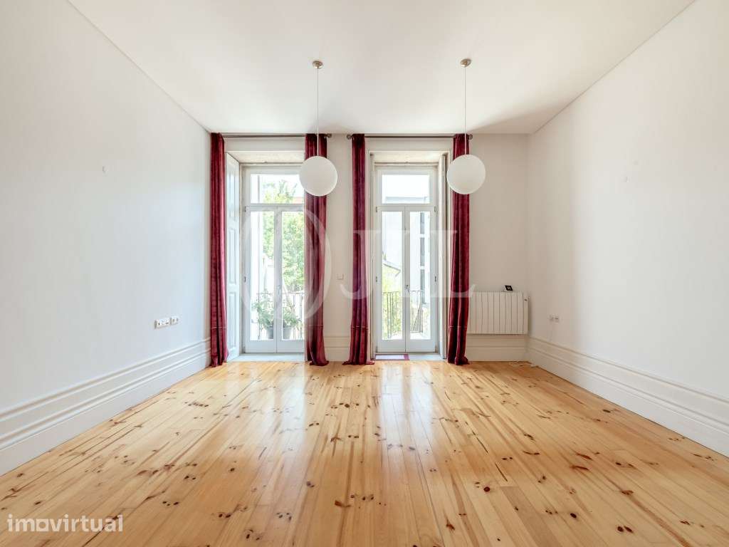 Apartamento T2+1 duplex, com jardim e pátio, no Porto - Grande imagem: 3/31