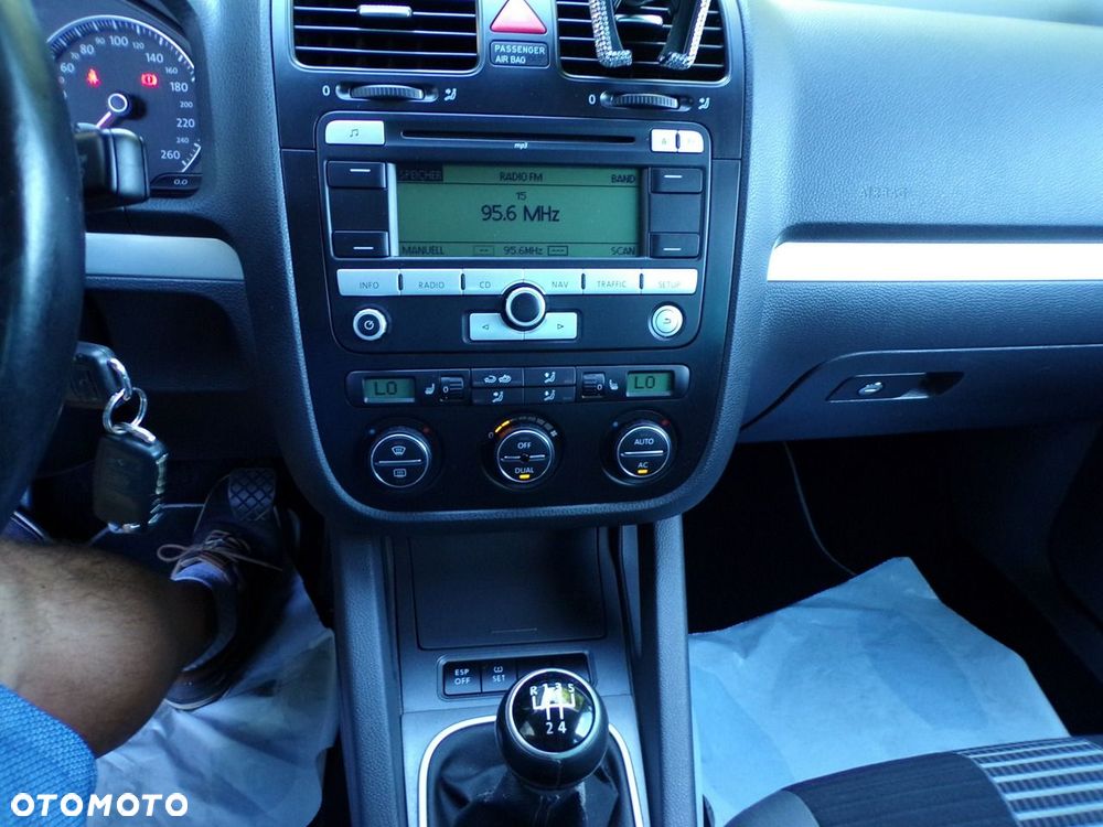 Volkswagen Jetta - 28