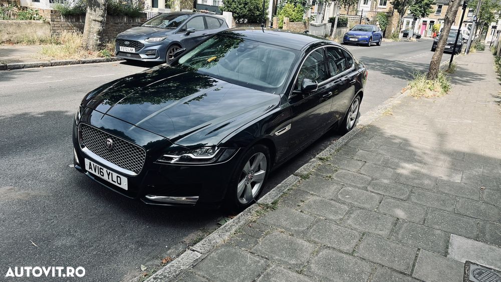 Jaguar XF 20d AWD Portfolio - 1