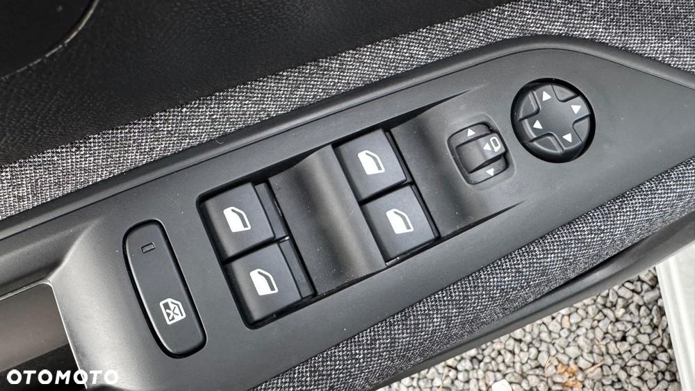 Peugeot 3008 1.2 PureTech Road Trip S&S - 33