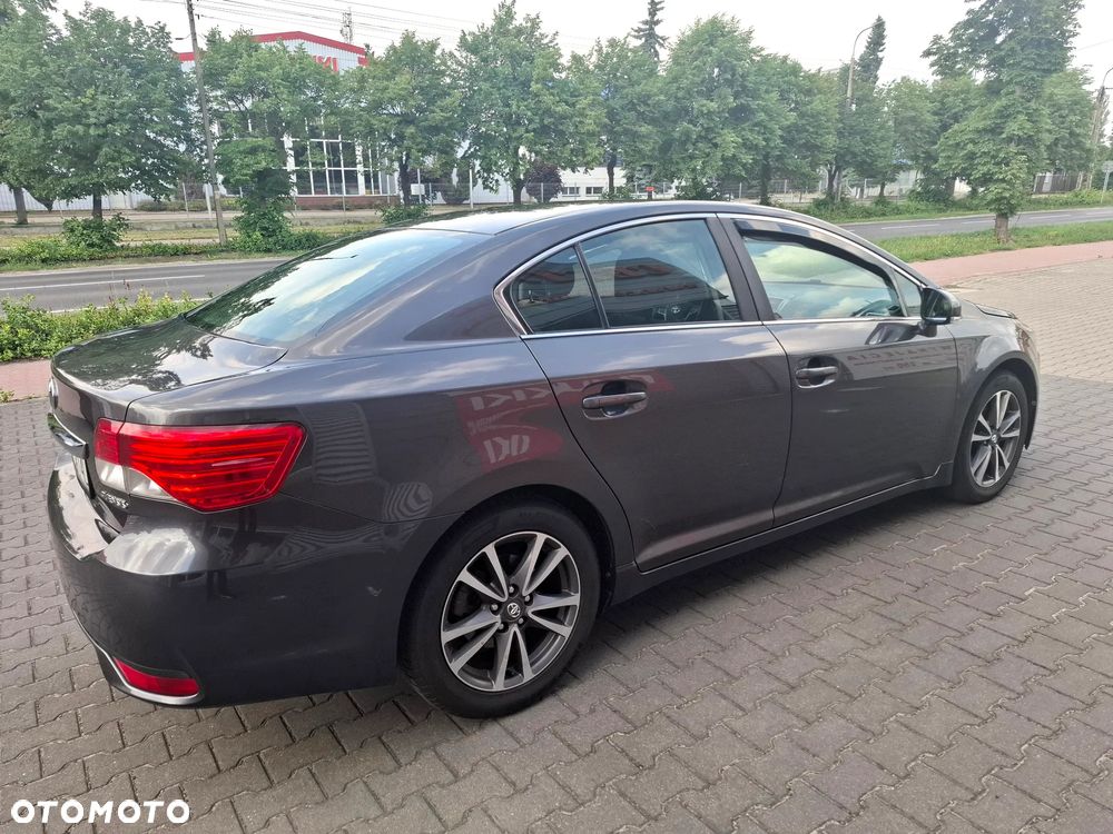Toyota Avensis 1.8 Premium - 4