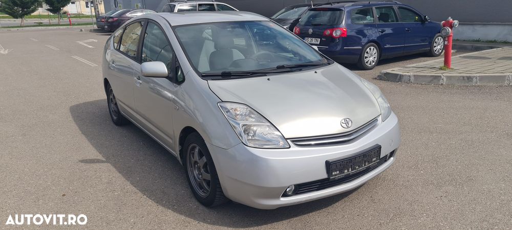 Toyota Prius (Hybrid) - 2