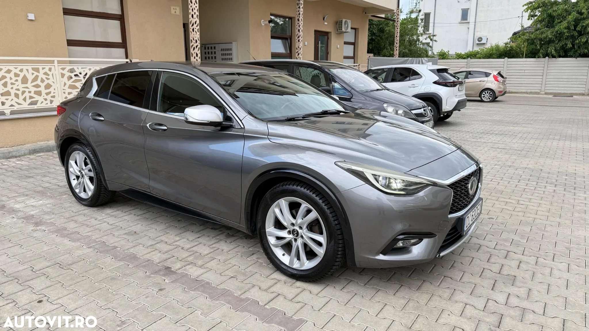 Infiniti Q30 1.5d DCT Premium City Black - 8