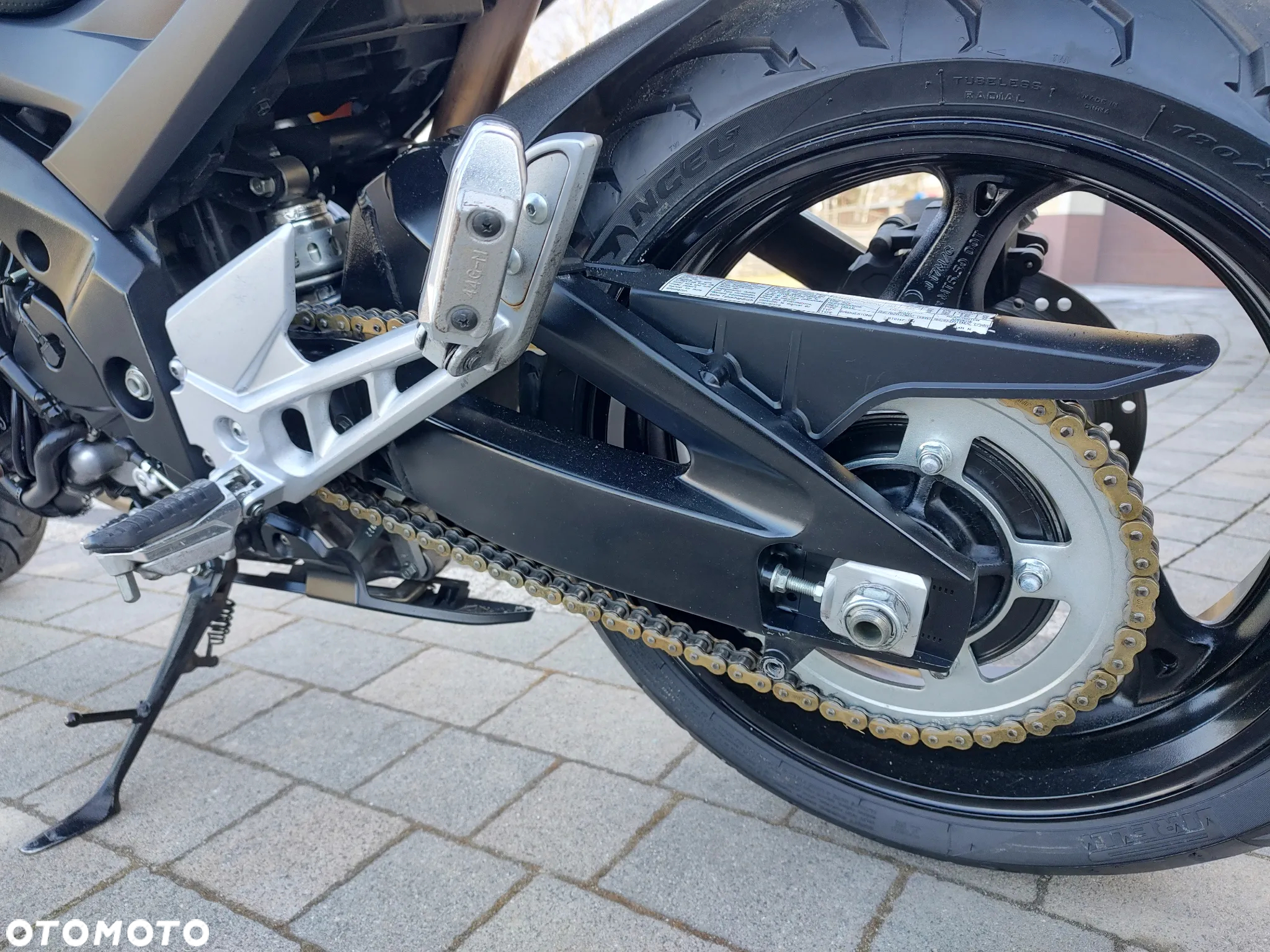 Suzuki GSR - 18