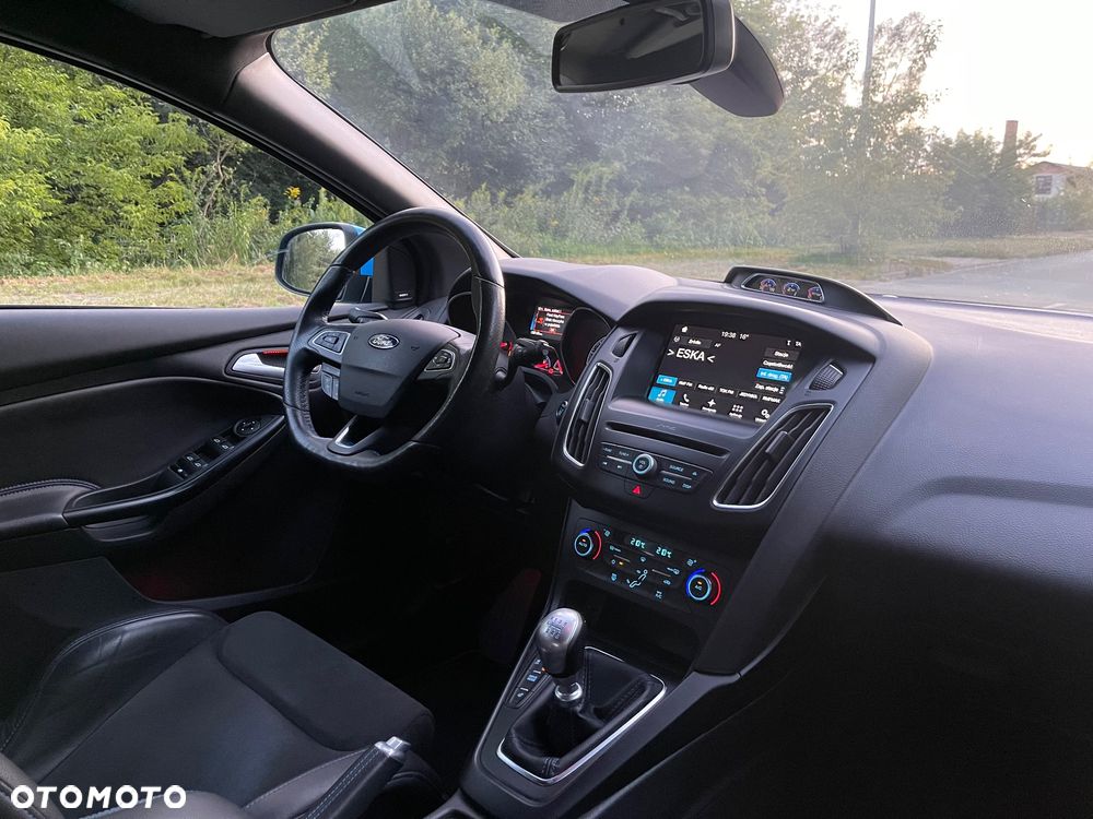 Ford Focus 2.3 EcoBoost RS - 22