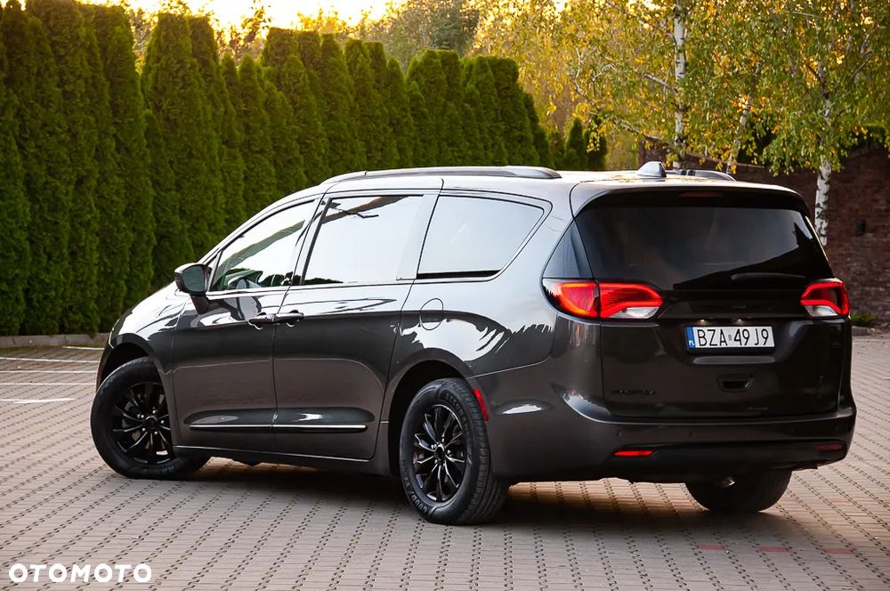 Chrysler Pacifica - 14