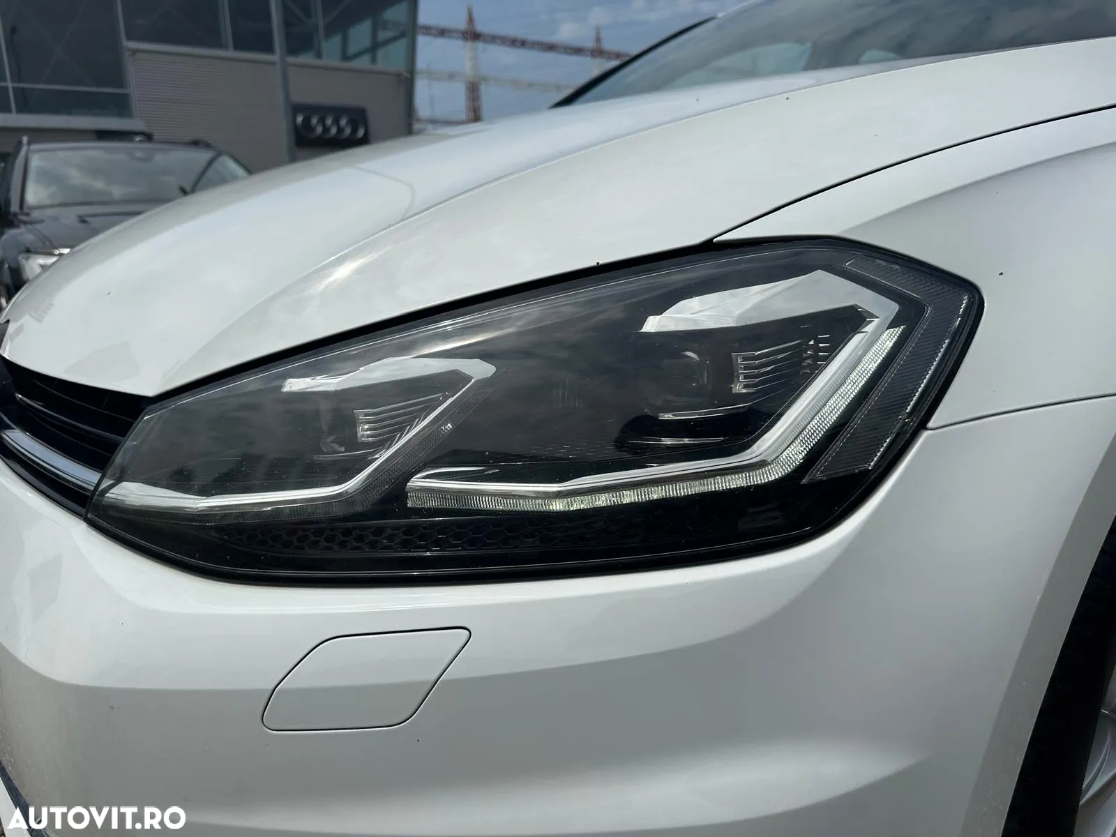 Volkswagen Golf 1.6 TDI DSG Highline - 9