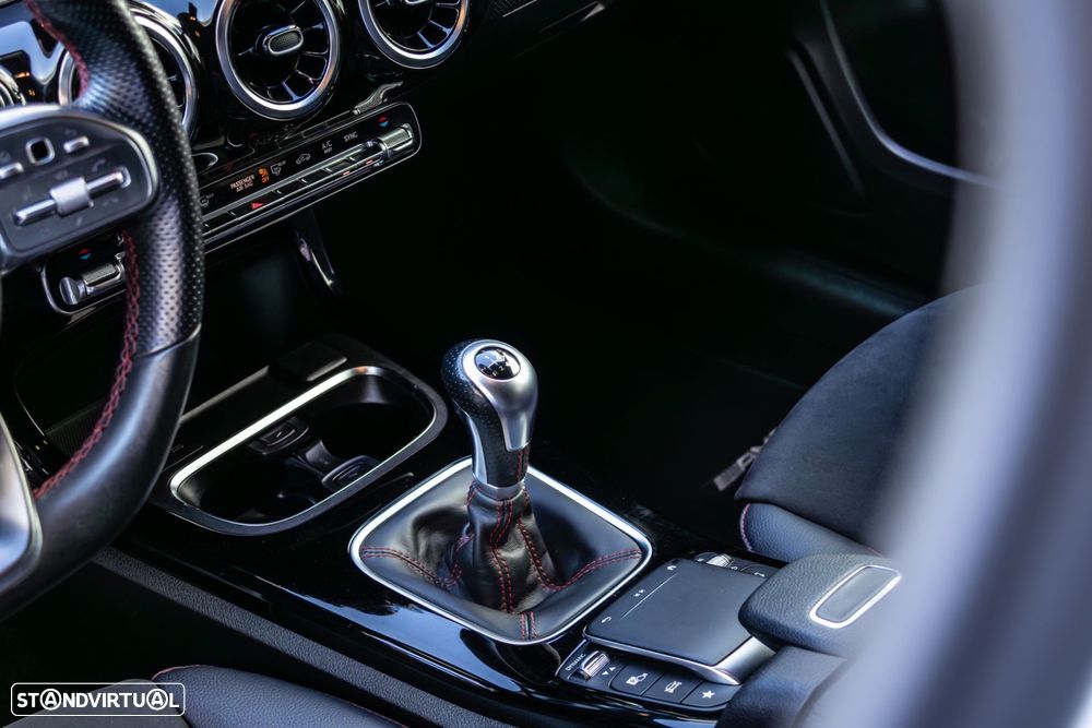 Mercedes-Benz A 180 d AMG Line - 22
