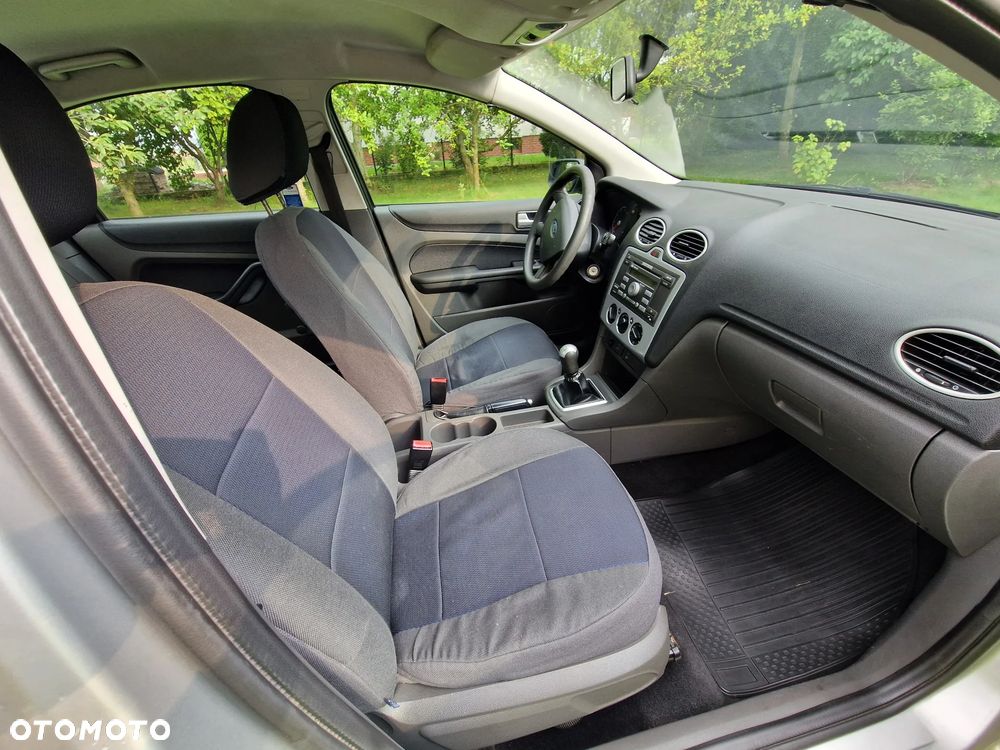 Ford Focus 1.6 Ambiente - 17
