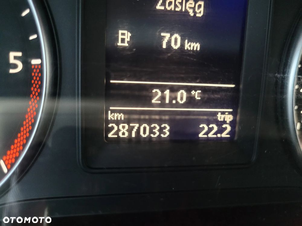 Volkswagen Touran 2.0 TDI DPF MATCH - 24
