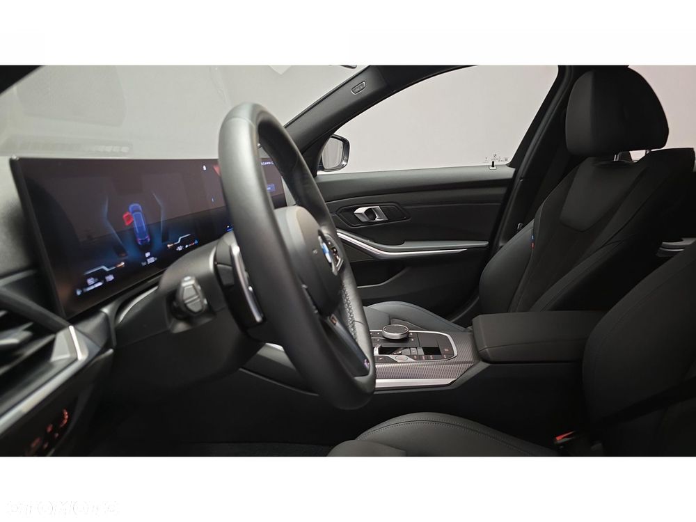 BMW Seria 3 320d xDrive M Sport - 28