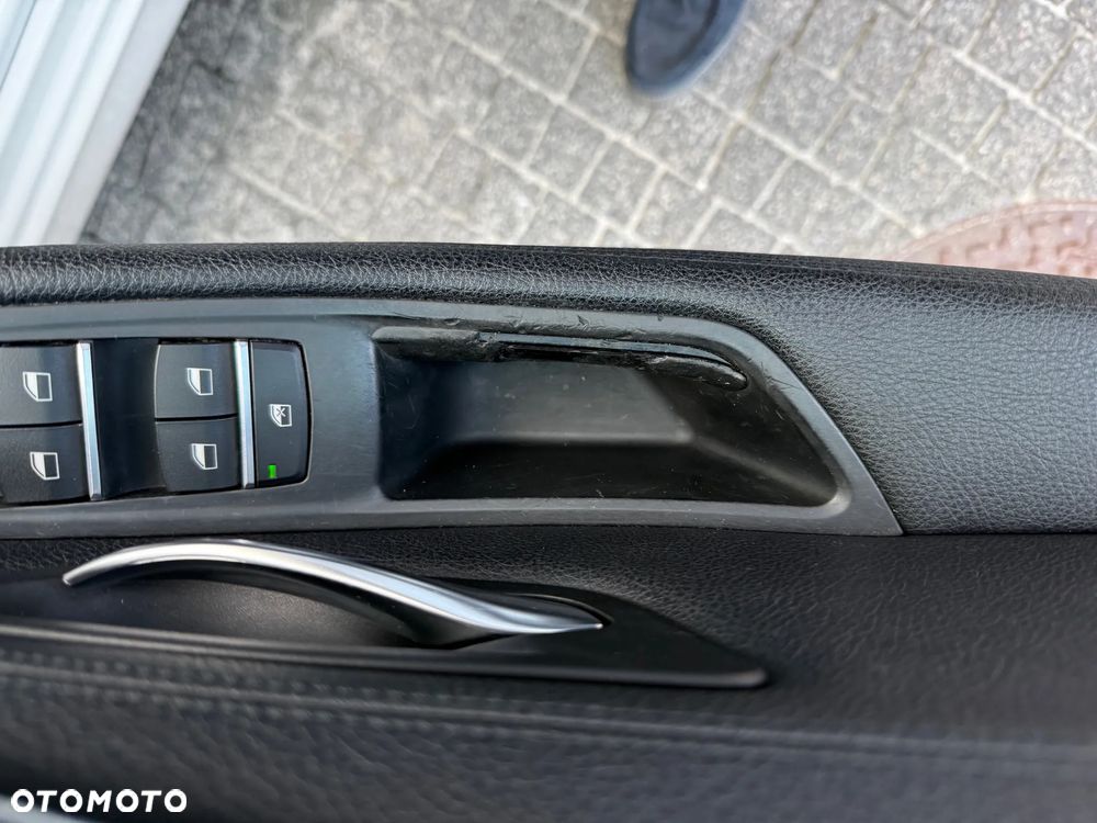 BMW Seria 5 528i Luxury Line - 16