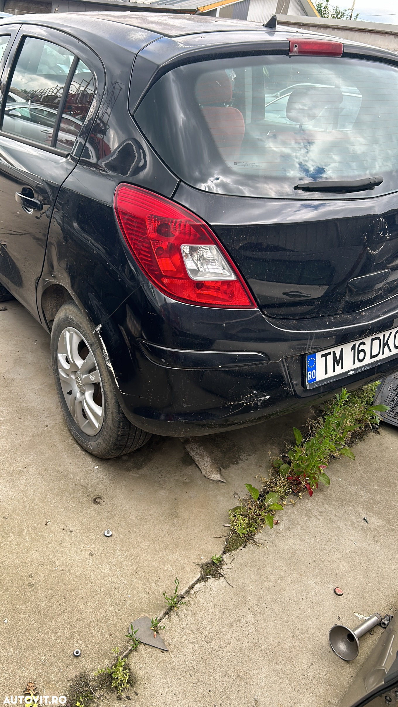 Dezbatere  o glumă largă de  autoturisme - 11