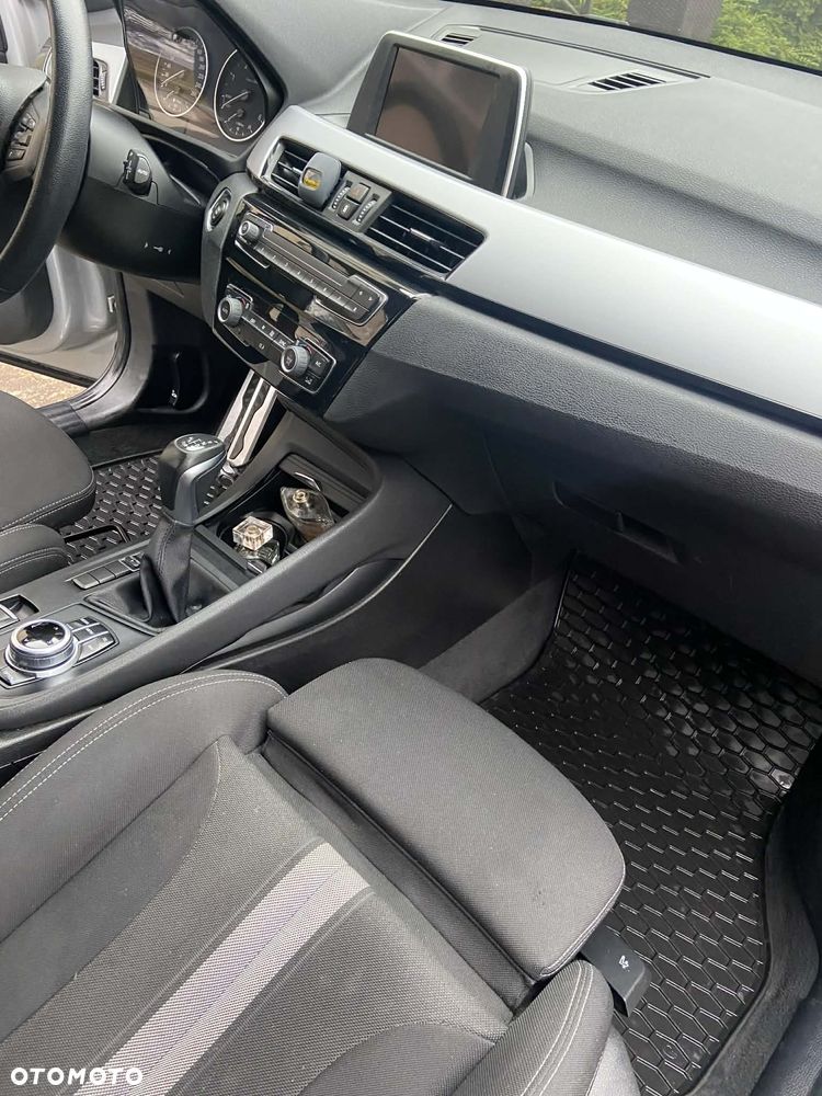 BMW X1 sDrive18d xLine - 17