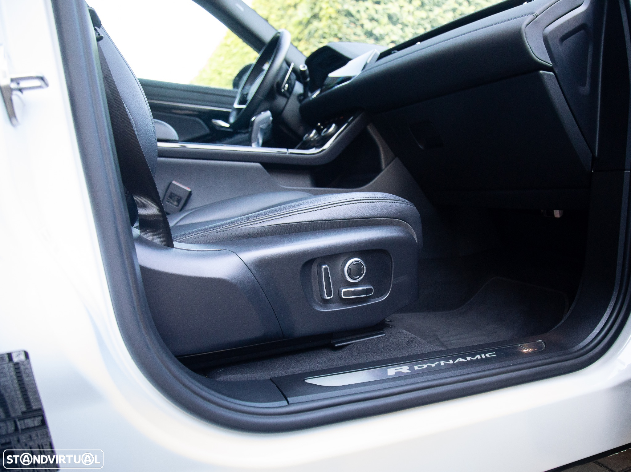 Land Rover Range Rover Evoque 1.5 P300e AWD R-Dynamic Auto - 23
