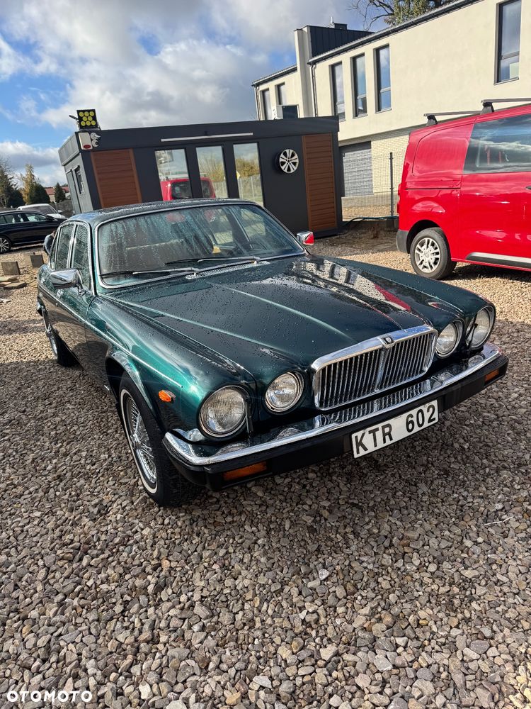 Jaguar XJ - 25