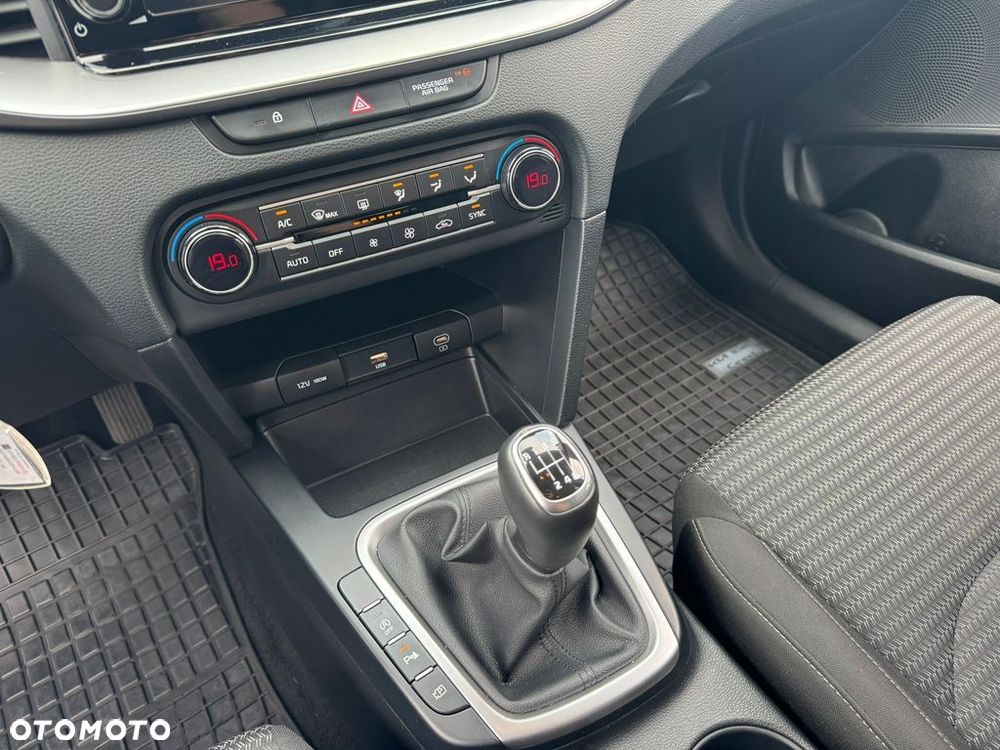Kia Ceed 1.5 T-GDI M - 13